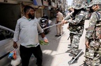 Phòng chống dịch bệnh COVID-19: Cảnh sát Ấn Độ mạnh tay trấn áp người vi phạm quy định giới nghiêm