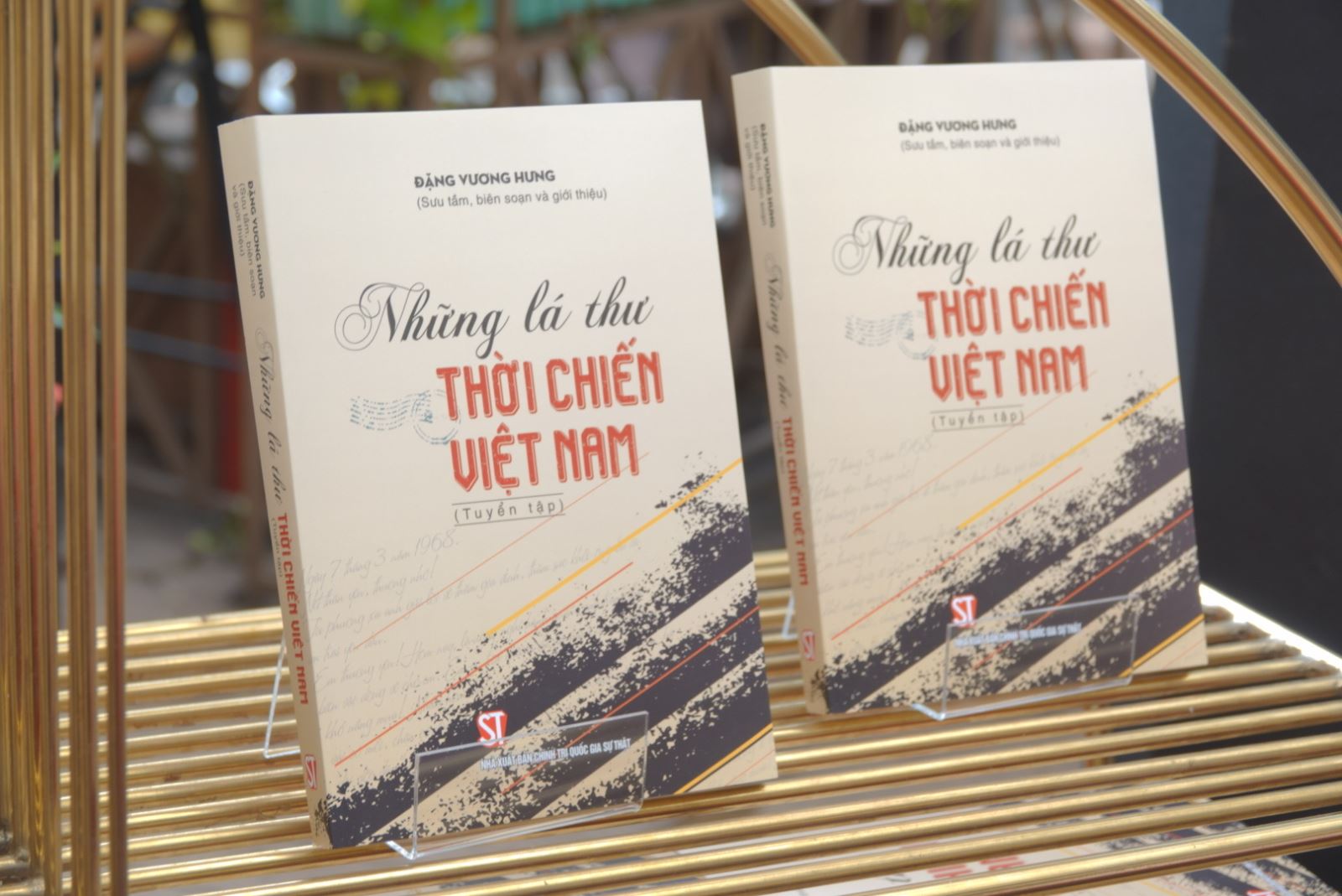 Ra mắt sách "Những lá thư thời chiến Việt Nam"