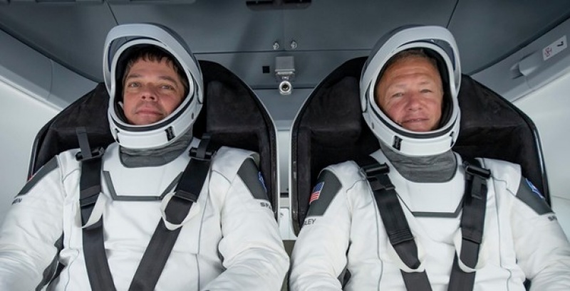 SpaceX "đếm ngược" tới chuyến bay đầu tiên đưa người lên vũ trụ