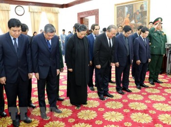 Đoàn đại biểu cấp cao Việt Nam viếng nguyên Thủ tướng Lào