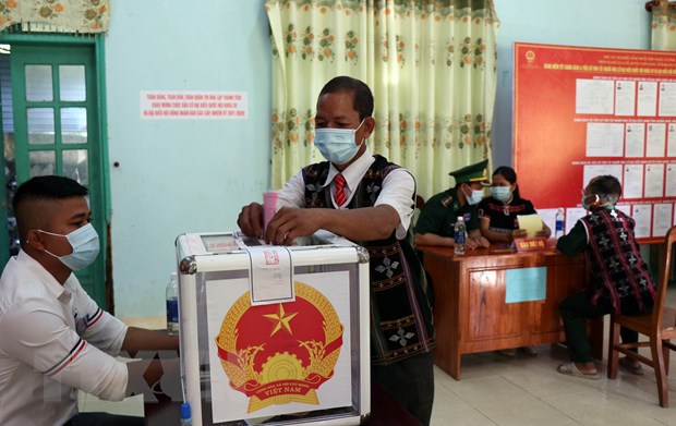 Cử tri 6 xã ở Quảng Nam phấn khởi đi bỏ phiếu trong ngày bầu cử sớm