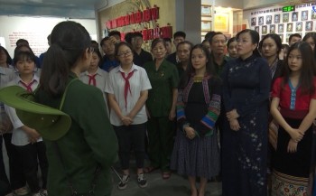 Đồng chí Bí thư Tỉnh ủy Thái Nguyên dâng hương tưởng niệm các Liệt sỹ Thanh niên xung phong Đại đội 915