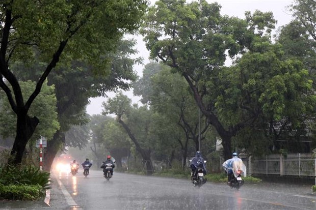 Thừa Thiên-Huế: Mưa trắng trời, hàng ngàn hộ dân dời đến nơi an toàn