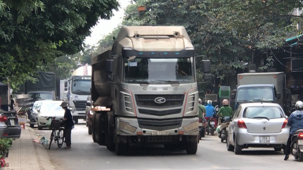 Nhiều xe trọng tải lớn vẫn đi vào đường cấm qua thành phố Thái Nguyên