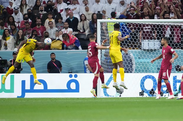Ecuador danh bai chu nha Qatar o tran khai mac World Cup 2022 hinh anh 2