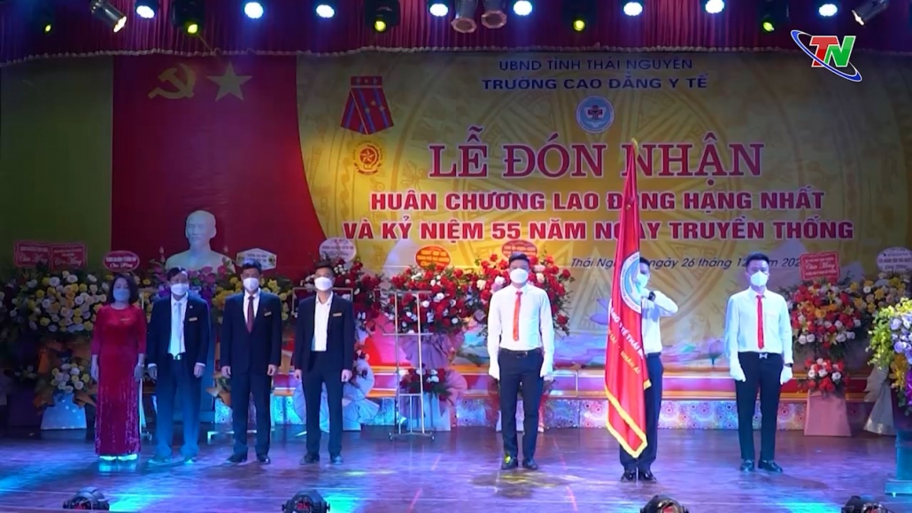 Trường Cao đẳng Y tế Thái Nguyên đón nhận Huân chương Lao động Hạng Nhất
