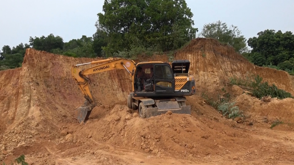 Cần tăng cường xử lý nghiêm tình trạng khai thác đất san lấp trên địa bàn thị xã Phổ Yên