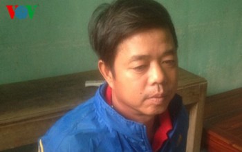 Thanh Hóa: Dân mật phục bắt 2 vợ chồng đổ trộm chất thải xuống biển