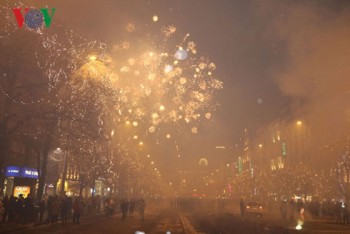 Không khí náo nhiệt cùng pháo hoa chào đón năm mới 2017 tại Séc