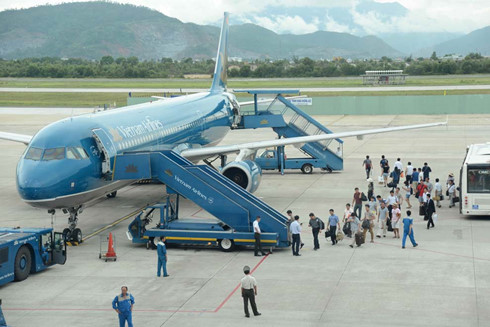 Vietnam Airlines phải cạnh tranh với hàng không giá rẻ
