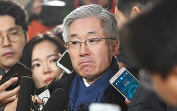 Bê bối chính trị Hàn Quốc: Cựu Bộ trưởng Văn hóa bị bắt giữ