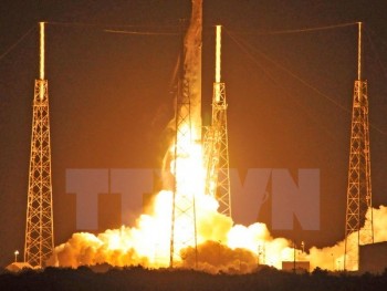 SpaceX phóng và thu hồi thành công tên lửa đẩy Falcon 9