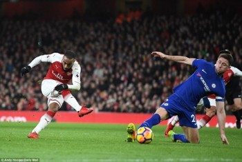 Hòa kịch tính Chelsea, Arsenal giúp MU lấy lại ngôi nhì bảng