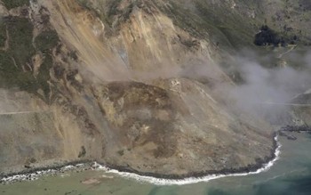 Lở đất làm ít nhất 5 người chết ở California (Mỹ)