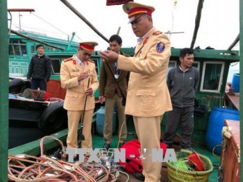 Quảng Ninh: Bắt giữ 7 tàu khai thác thủy sản trái phép