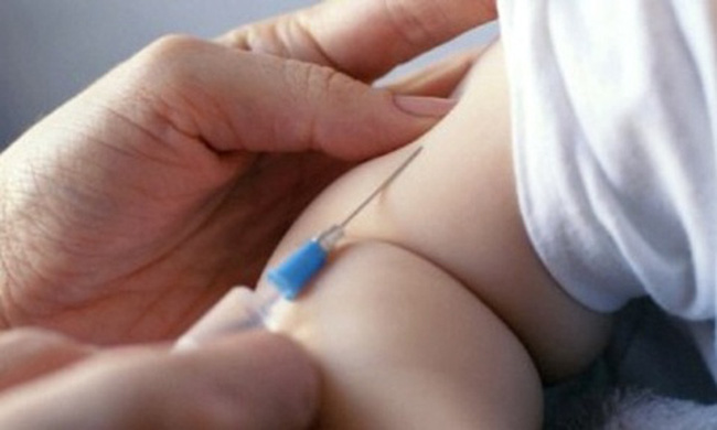 Thí điểm tiêm vaccine viêm gan B cho trẻ sơ sinh tại nhà