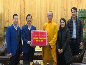 Thăm, tặng quà Ban trị sự Phật giáo tỉnh Thái Nguyên