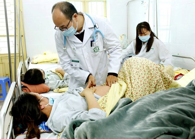 Cảnh báo nhiều người lớn mắc sởi nhập viện ở Bệnh viện Bạch Mai