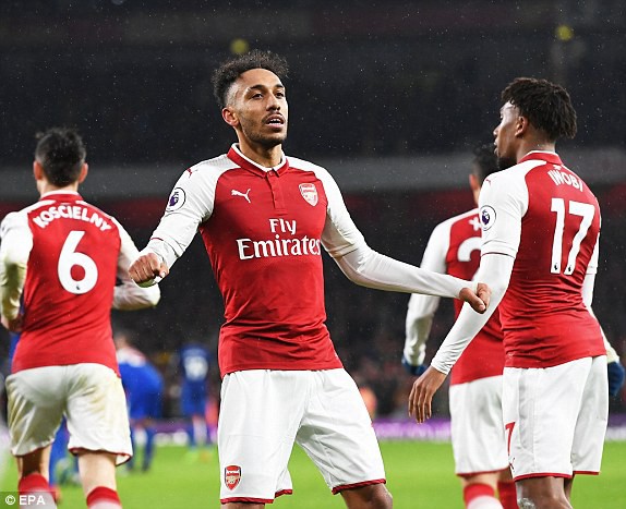 Arsenal 5-1 Everton: Ramsey lập hat-trick, Aubameyang góp công