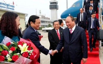 Thủ tướng đến Thủ đô Vientiane bắt đầu các hoạt động tại Lào