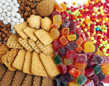Bộ Y tế khuyến cáo cảnh giác với bánh kẹo màu sắc quá rực rỡ, bắt mắt