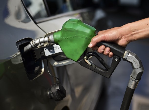 Giá dầu thế giới chạm mức cao nhất trong gần hai tuần qua