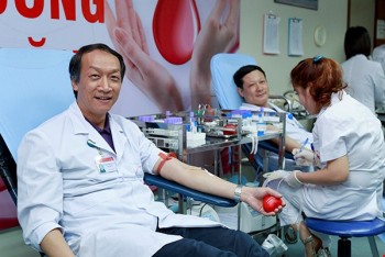 Hơn 1.000 cán bộ y tế hiến máu tình nguyện đầu Xuân