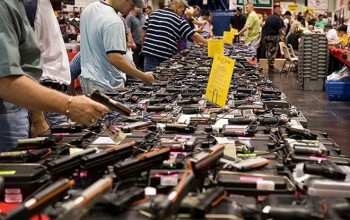 Thống đốc bang Florida (Mỹ) muốn hạn chế giới trẻ tiếp cận súng đạn