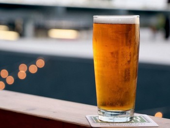 Uống rượu, bia vừa phải sẽ giúp kéo dài tuổi thọ