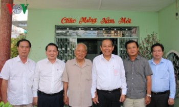 Phó Thủ tướng Trương Hòa Bình thăm và tặng quà tại Cần Thơ