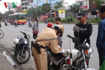 Hà Nội ra quân xử lý xe xích lô, buýt “nhái” vi phạm luật giao thông