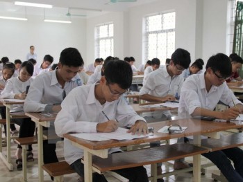Hàng chục nghìn học sinh lớp 12 ở Hà Nội bước vào kỳ thi khảo sát