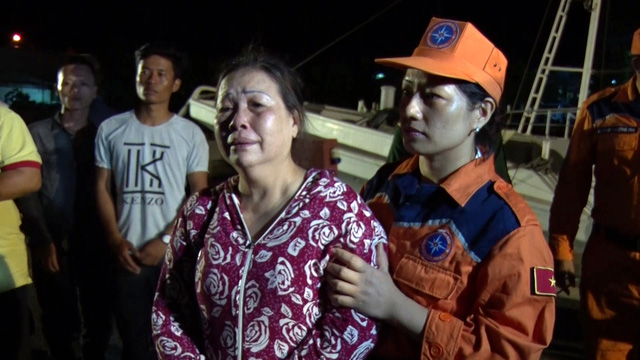 Vụ 9 thuyền viên mất tích: Gia đình cạn nước mắt đón nạn nhân đầu tiên