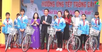 Đồng chí Chủ tịch UBND tỉnh Thái Nguyên tham dự tết trồng cây tại huyện Phú Lương