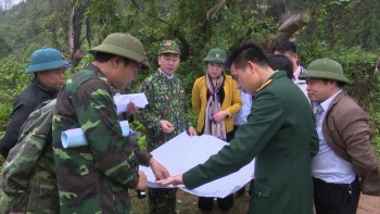 Đồng chí Bí thư Tỉnh ủy Thái Nguyên khảo sát thực địa xây dựng các công trình quân sự trong Khu vực phòng thủ tỉnh