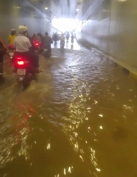 Hầm chui trăm tỷ ở Đà Nẵng bất ngờ ngập nặng