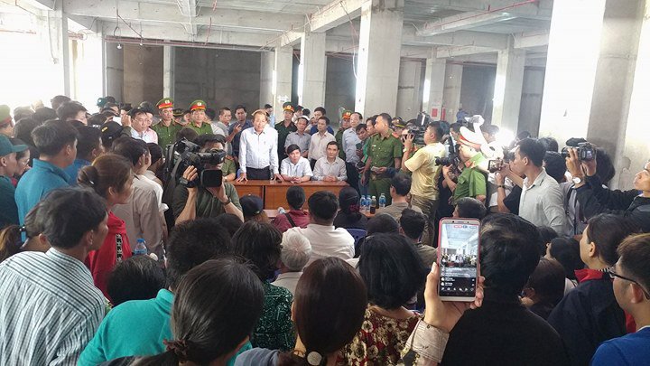 Phó Thủ tướng Trương Hòa Bình đối thoại với cư dân vụ cháy 13 người chết