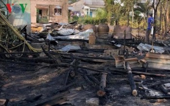 Hỏa hoạn thiêu rụi 3 căn nhà trong đêm, làm 1 người chết