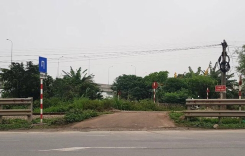 bang qua duong ngang dan sinh hai vo chong bi tau dam thuong vong