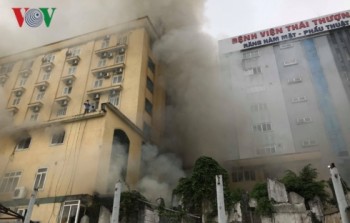 Cháy lớn tại tổ hợp khách sạn, quán bar Avatar nhiều người cầu cứu