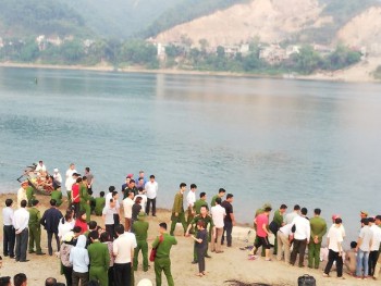 Vụ 8 học sinh chết đuối trên sông Đà: Nghỉ học vì trường thi giáo viên dạy giỏi