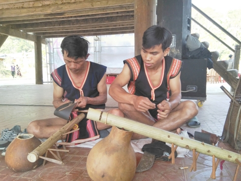 Kon Tum: Bảo tồn nhạc cụ truyền thống của người Sê đăng và H’rê