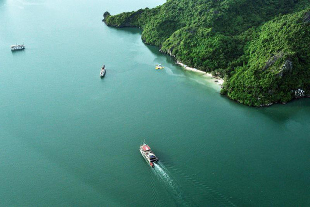 Ngoài chèo kayak, Hạ Long còn hấp dẫn bởi hàng nghìn trải nghiệm thú vị