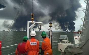 Indonesia tuyên bố tình trạng khẩn cấp sau sự cố tràn dầu