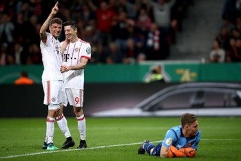 Muller “độc diễn”, Bayern vào chung kết Cúp QG Đức