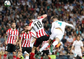 C.Ronaldo đánh gót ghi bàn, Real Madrid “hút chết” trước Bilbao