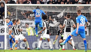 Juventus thua Napoli, cuộc đua vô địch Serie A căng như dây đàn