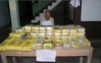 Bắt đối tượng người Lào vận chuyển lượng ma túy tổng hợp "khủng"