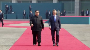 Tổng thống Hàn Quốc và nhà lãnh đạo Triều Tiên lần đầu gặp mặt