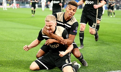 HLV Ajax: 'Chúng tôi tự phá giới hạn bản thân'